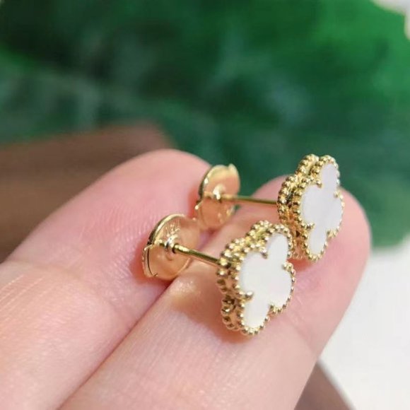 Van Cleef & Arpels 18K gold four-leaf clover earrings - Picture 4 of 6